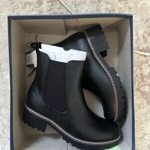 NEW women's Celina Chelsea boots target universal thread size 7